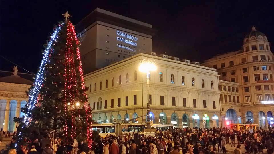 In Piazza De Ferrari a Genova l'albero di Natale dalla Val D'Aveto