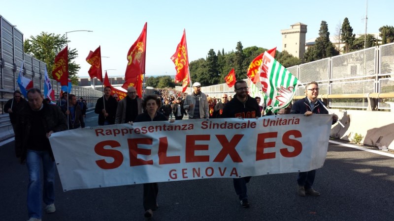 Sciopero Selex e doppio corteo Iren, mattinata calda a Genova