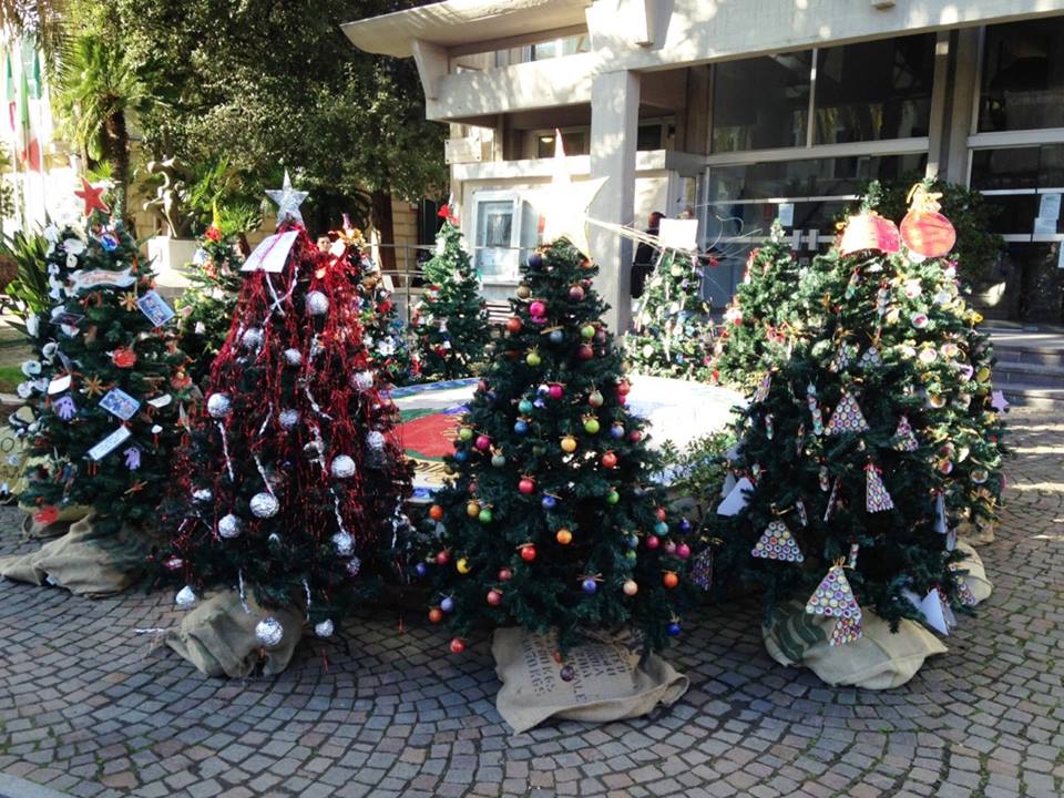 Natale: parcheggi gratis per cinque domeniche a Diano Marina per la corsa ai regali