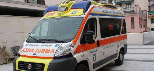 Incidente sull'A10: auto si cappotta al km 63