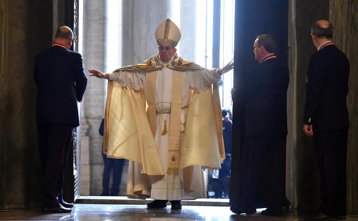 Giubileo, Papa Francesco ha aperto la Porta Santa: 