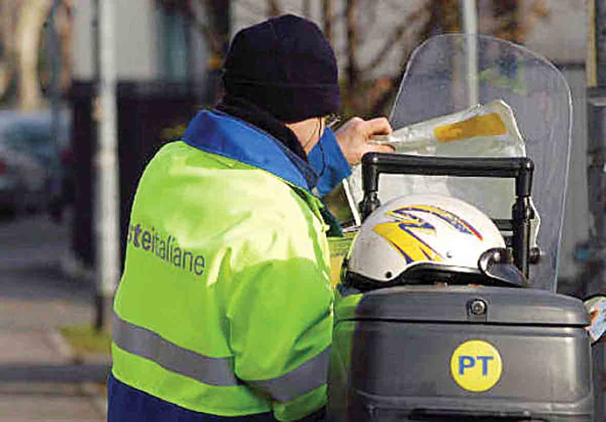 Postino nasconde lettere, denunciato dai carabinieri