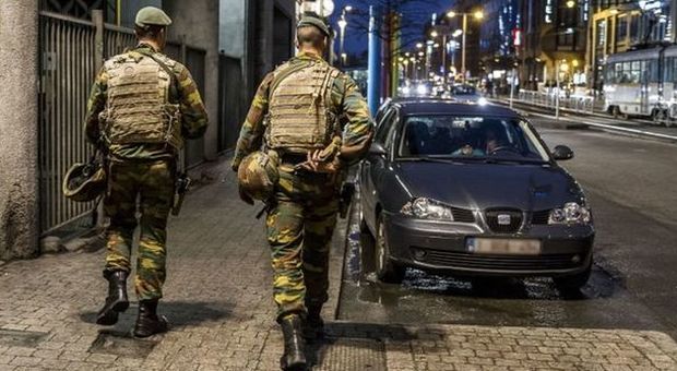 Attentati di Parigi, la polizia cerca il coordinatore a Bruxelles