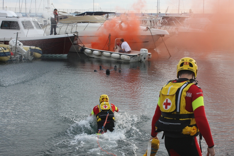 Esercitazione antincendio nel porto di Diano Marina