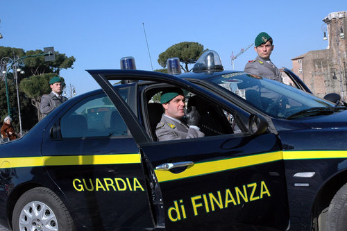  Sequestrate a La Spezia 19.000 bottiglie di spumante per bambini 