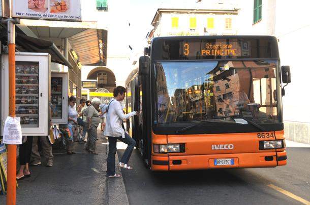 Genova, l'autista Amt aggredita sul bus a Natale era già stata picchiata