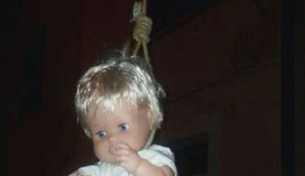 Bambinello del presepe impiccato, Toti: 