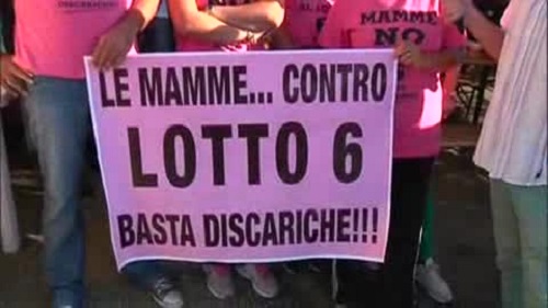 Palloncini contro il lotto 6 della discarica di Collette Ozotto