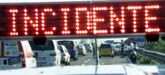 Incidente sull'autostrada A6 a Millesimo, un mezzo pesante si abbatte su barriere protettive