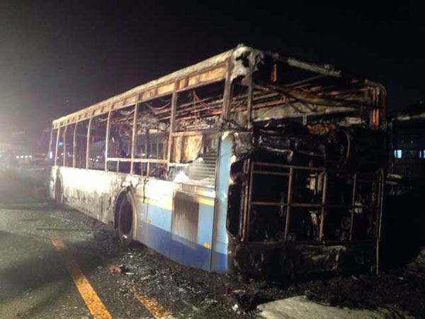 Cina, rogo in un bus: 14 morti e oltre trenta feriti 