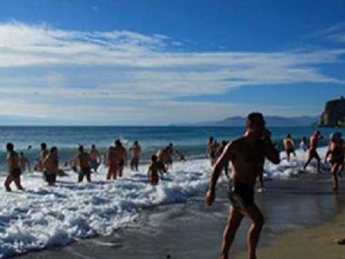 Cimento della Befana, a Finale oltre 200 persone in mare