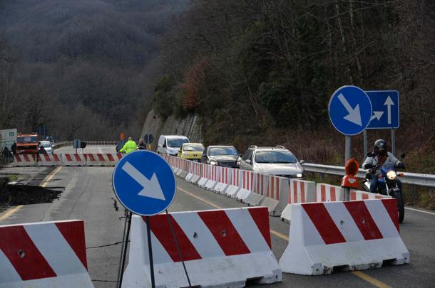 Chiavari, la strada delle Ferriere riapre al traffico con il doppio senso