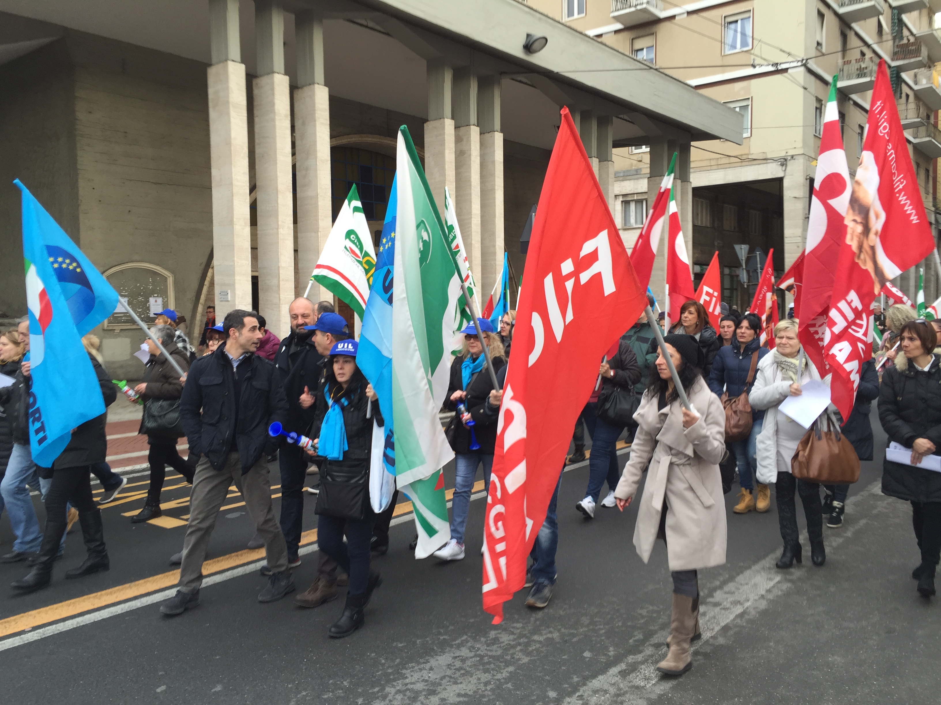 Tagli sulle pulizie negli ospedali, protesta delle lavoratrici Coopservice 