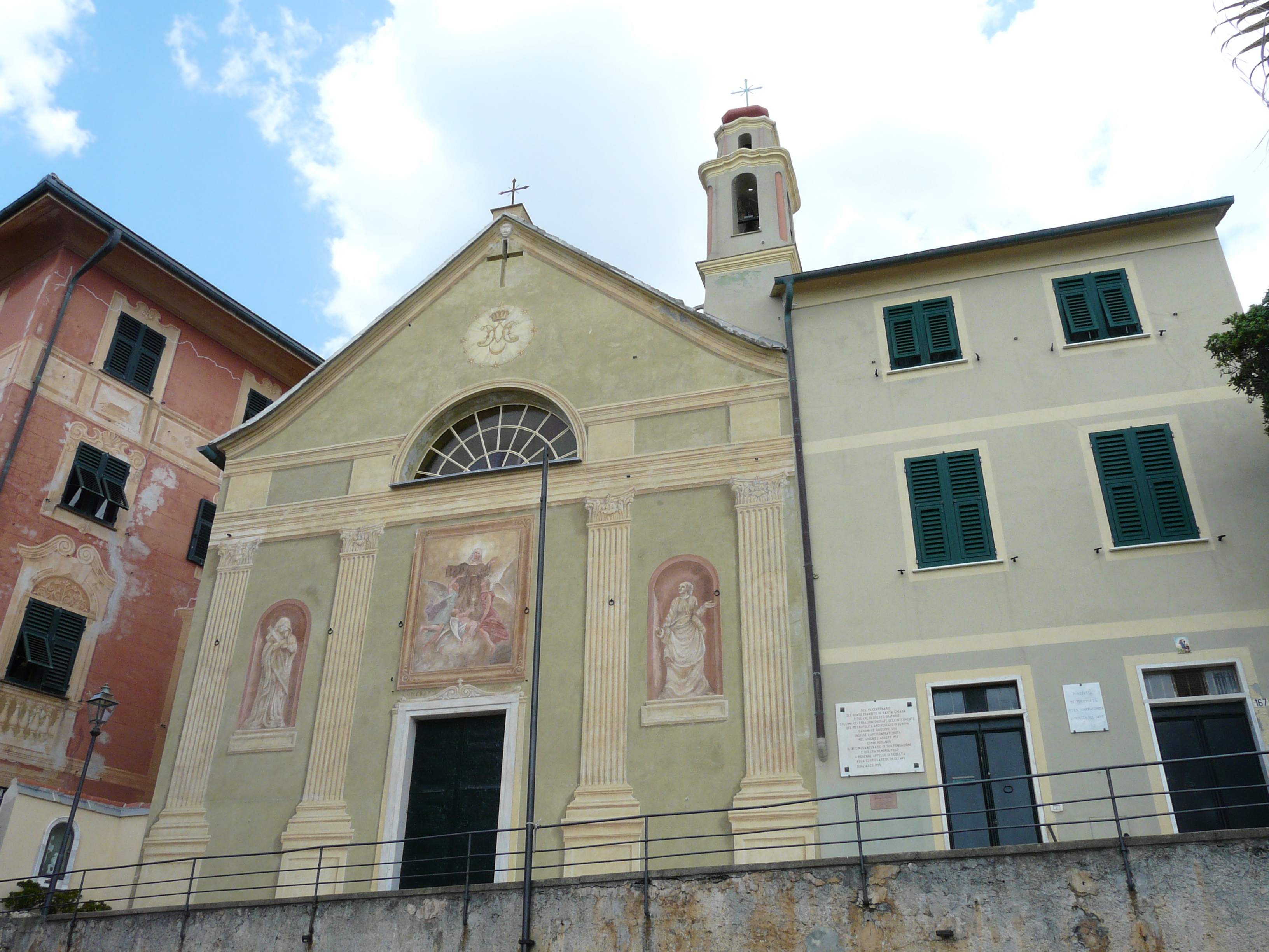 Tempesta di vento, crollata la volta della seicentesca chiesa di Santa Chiara a Bogliasco