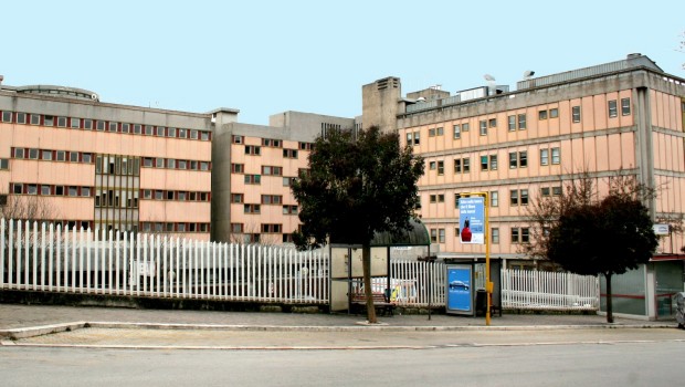 Muore in ospedale in attesa del posto letto 