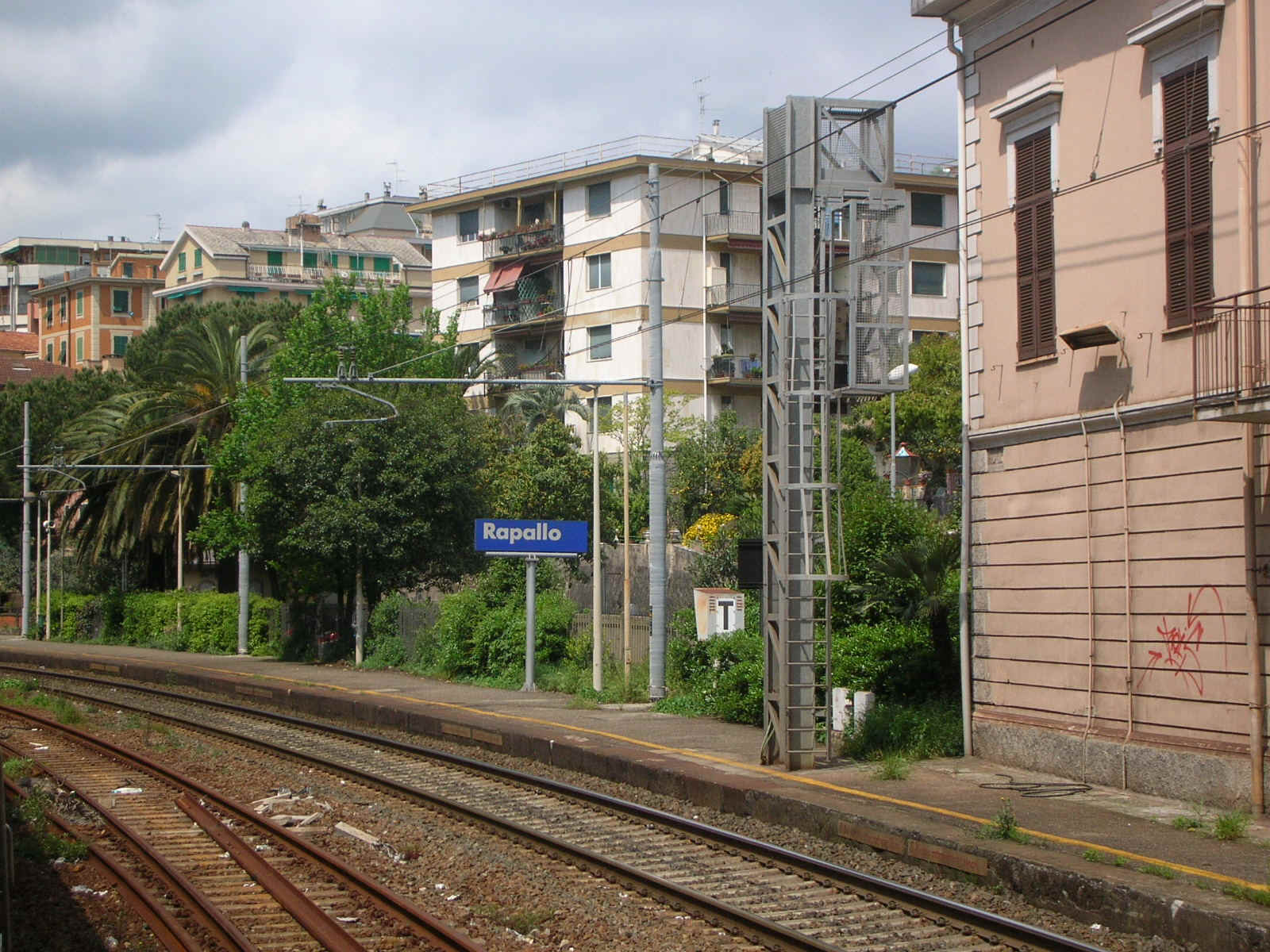 Si guasta locomotore a Rapallo, pesanti disagi sulla linea La Spezia-Genova