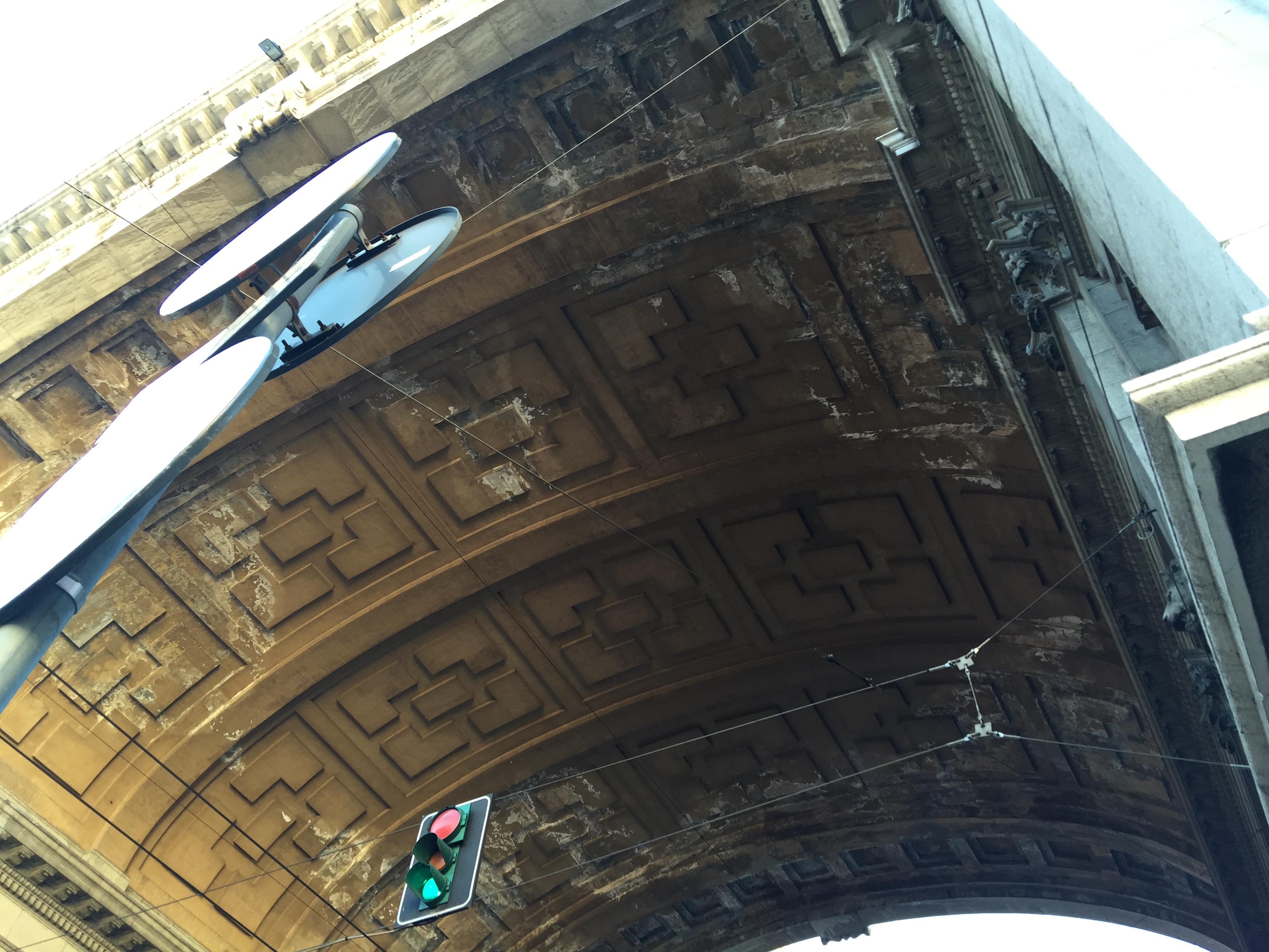 Ponte Monumentale, chiusa via XX Settembre per caduta di calcinacci