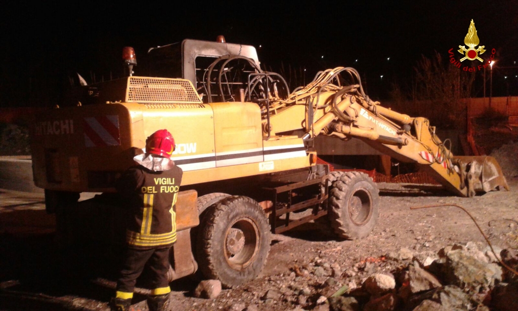 Terzo Valico, in fiamme cabina dell'escavatore nel cantiere di Borzoli