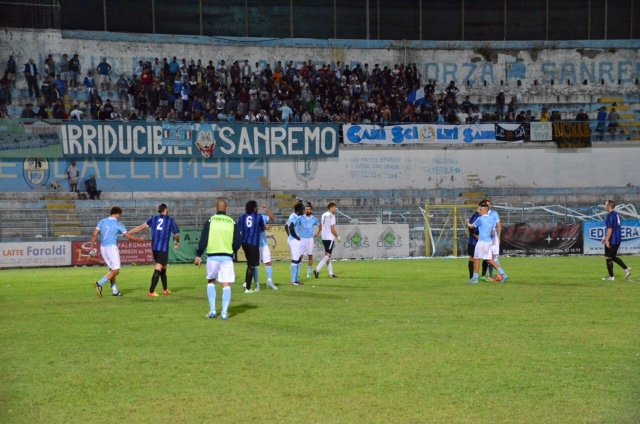 Insulti a sfondo sessuale contro la guardalinee, -1 punto alla Sanremese