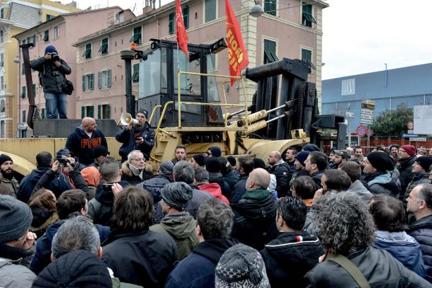 Ilva, secondo giorno di protesta: aperte al traffico le corsie gialle