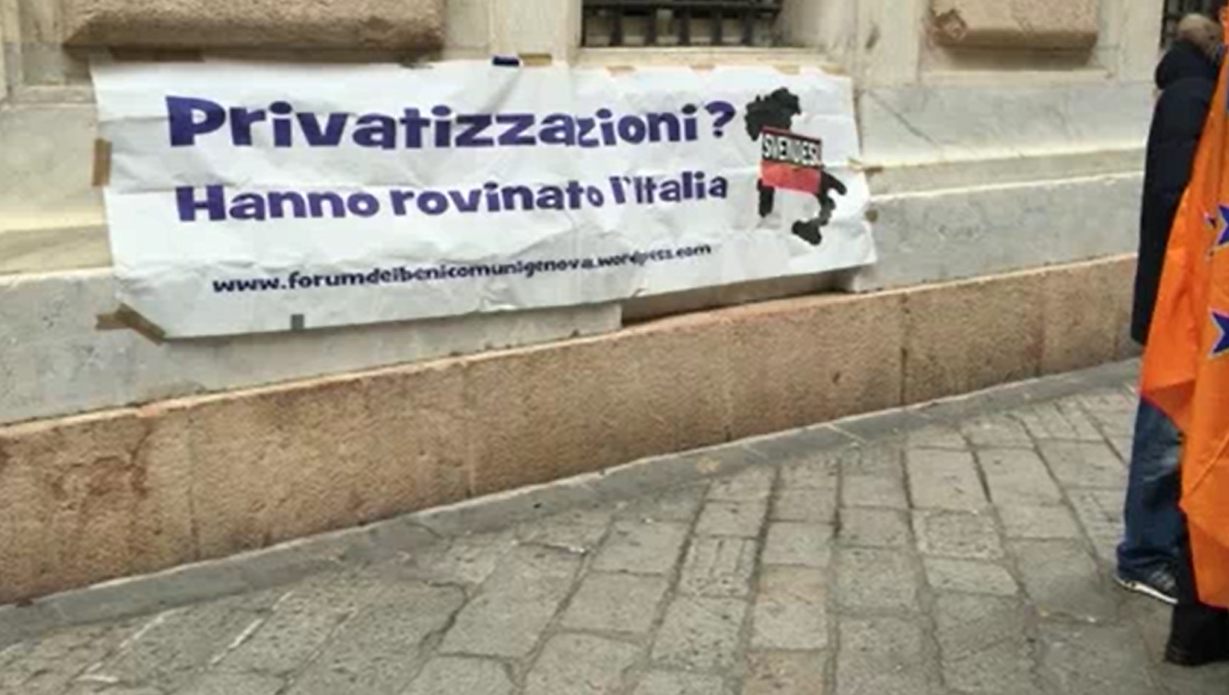 Genova, lavoratori Amt e appalti Iren protestano in Comune a Palazzo Tursi