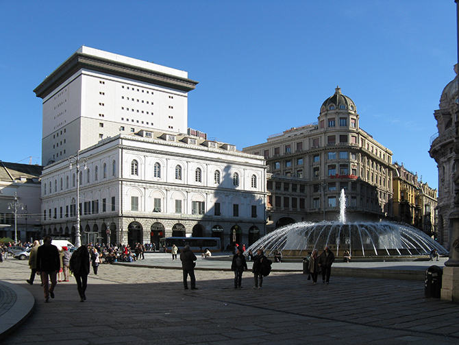 Piazza De Ferrari chiusa oggi per le riprese di un film