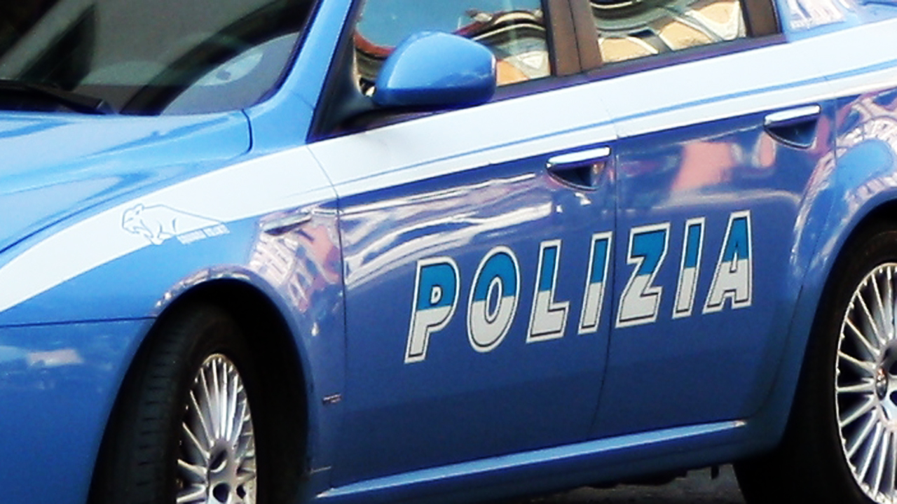 Botte e minacce a moglie e figli, arrestato albanese a Genova 