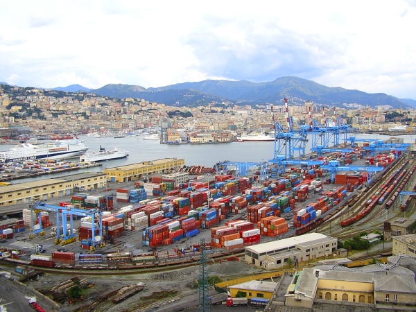 Porto di Genova, sequestrati 27mila chili di tabacchi 