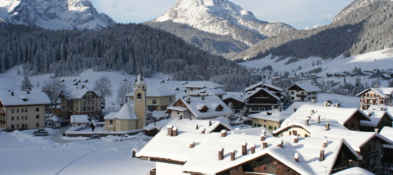 Tuoni e neve, a Cortina auto bloccate 