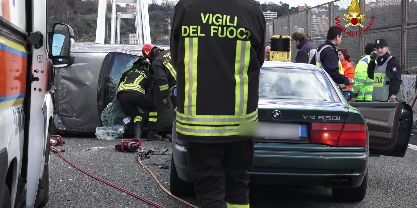 Incidente sull'autostrada A10, auto ribaltata all'altezza di Pegli