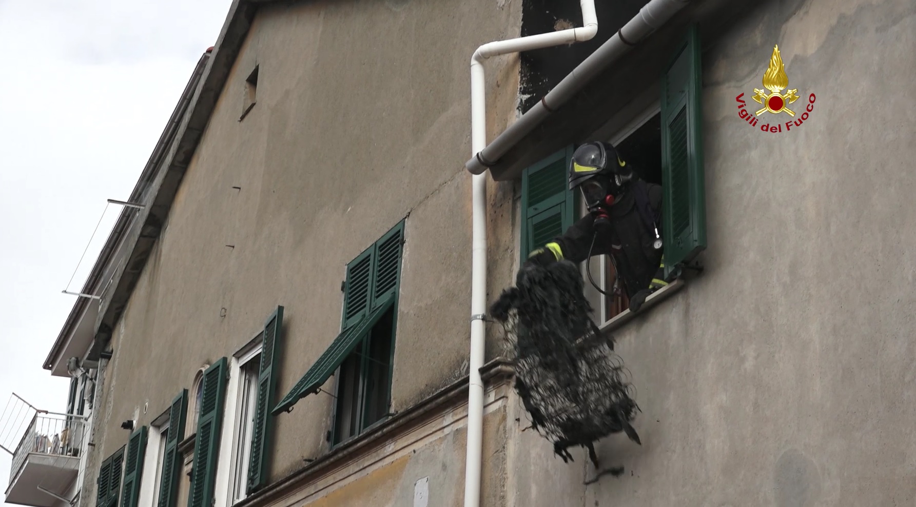 Incendio in appartamento a Lerca, nessun ferito