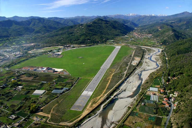 Atterraggio d'emergenza a Villanova d'Albenga: nessun ferito