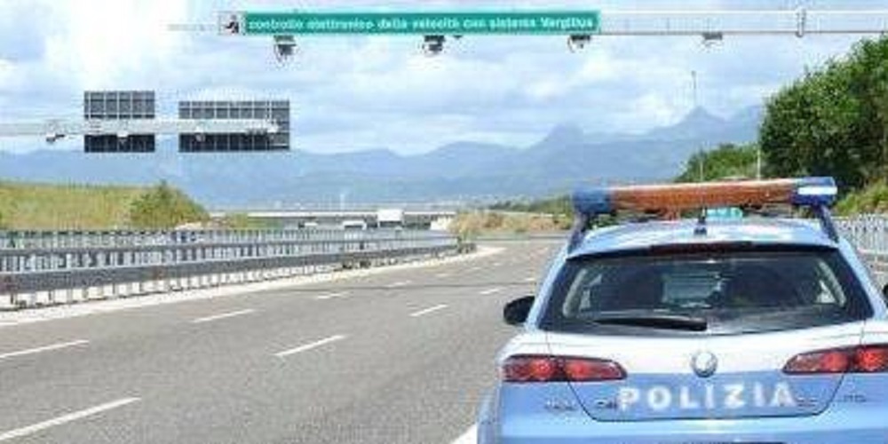 Camionista ubriaco tenta di entrare contromano in autostrada