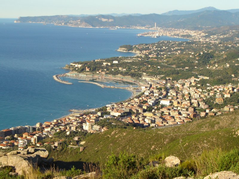 'Furbetti del cartellino' a Varazze, il sindaco: 