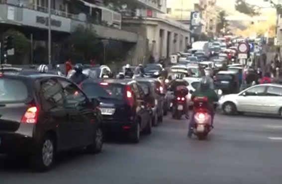 Genova, corso Europa: i nuovi semafori non vanno, traffico in tilt