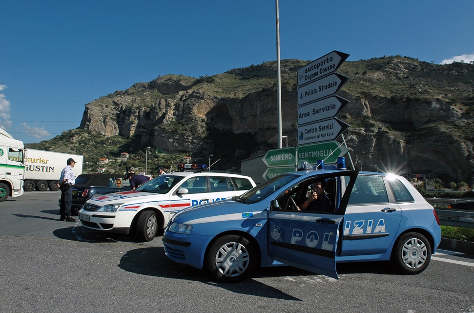 Ventimiglia, task force della polizia alla frontiera: 257 persone controllate, 10 arresti