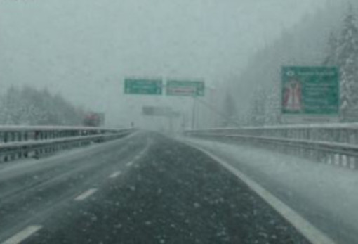 Allerta arancione neve, attivo il filtraggio dei mezzi pesanti sulla A6 Savona-Torino