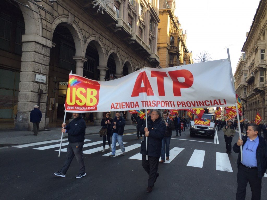 Atp in piazza, i lavoratori accusano Doria: 