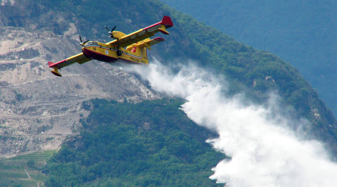 Incendi il Liguria, Toti chiede un secondo canadair