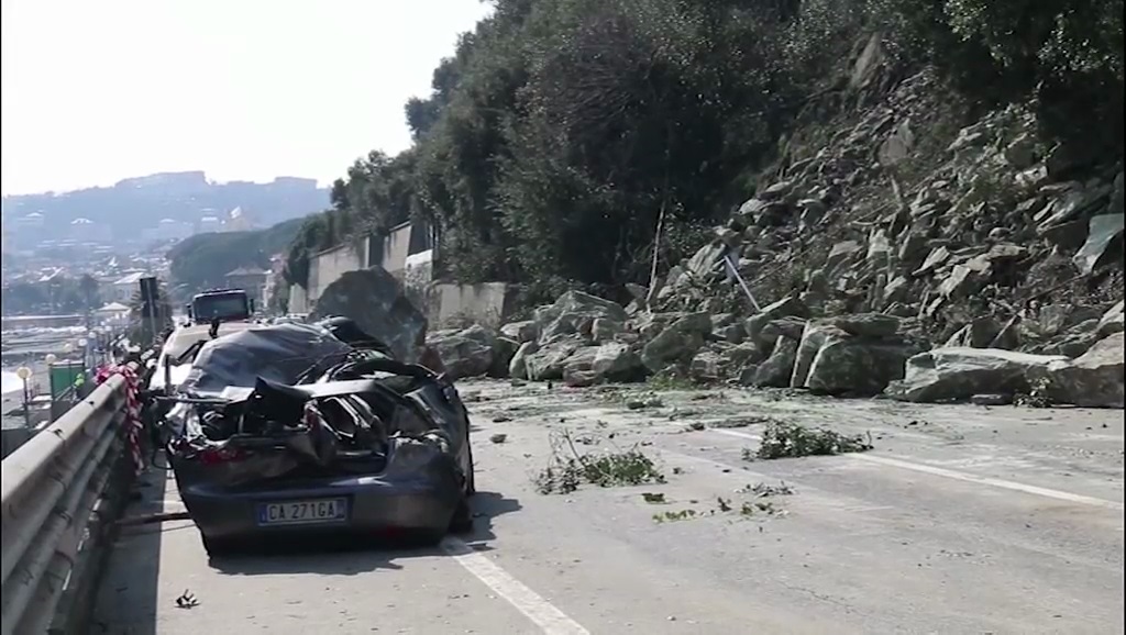 Frana di Arenzano: grave ma stabile il ferito