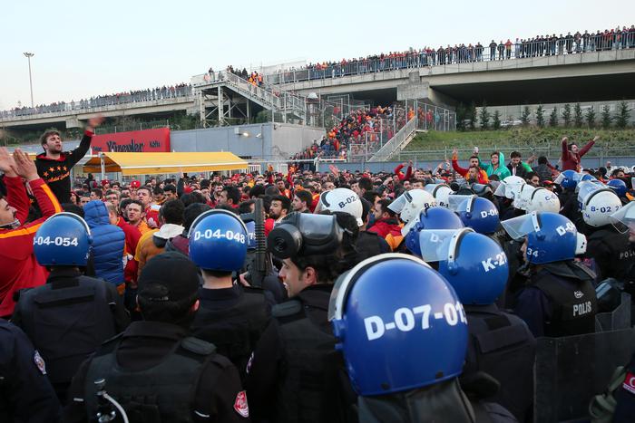 Terrorismo, rinviato il derby di Istanbul: 