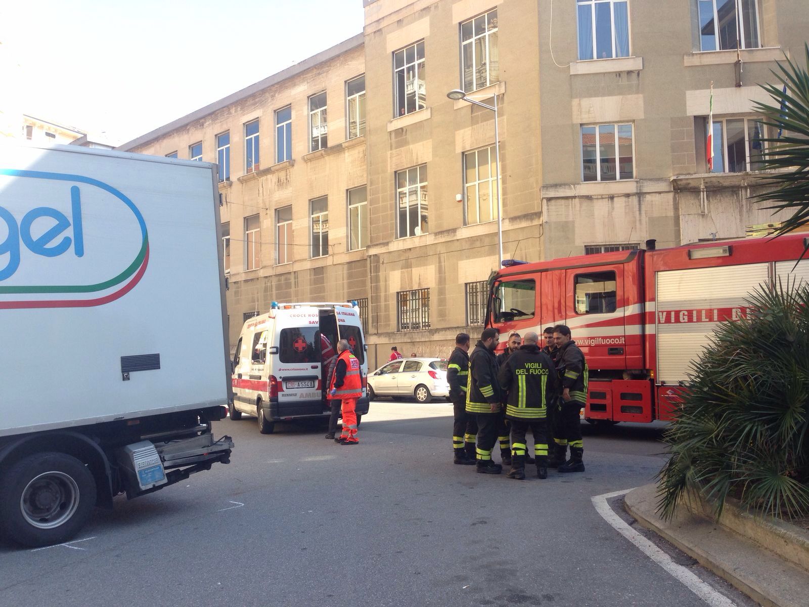 Incidente in Piazza Brennero, anziano investito da un furgone frigo