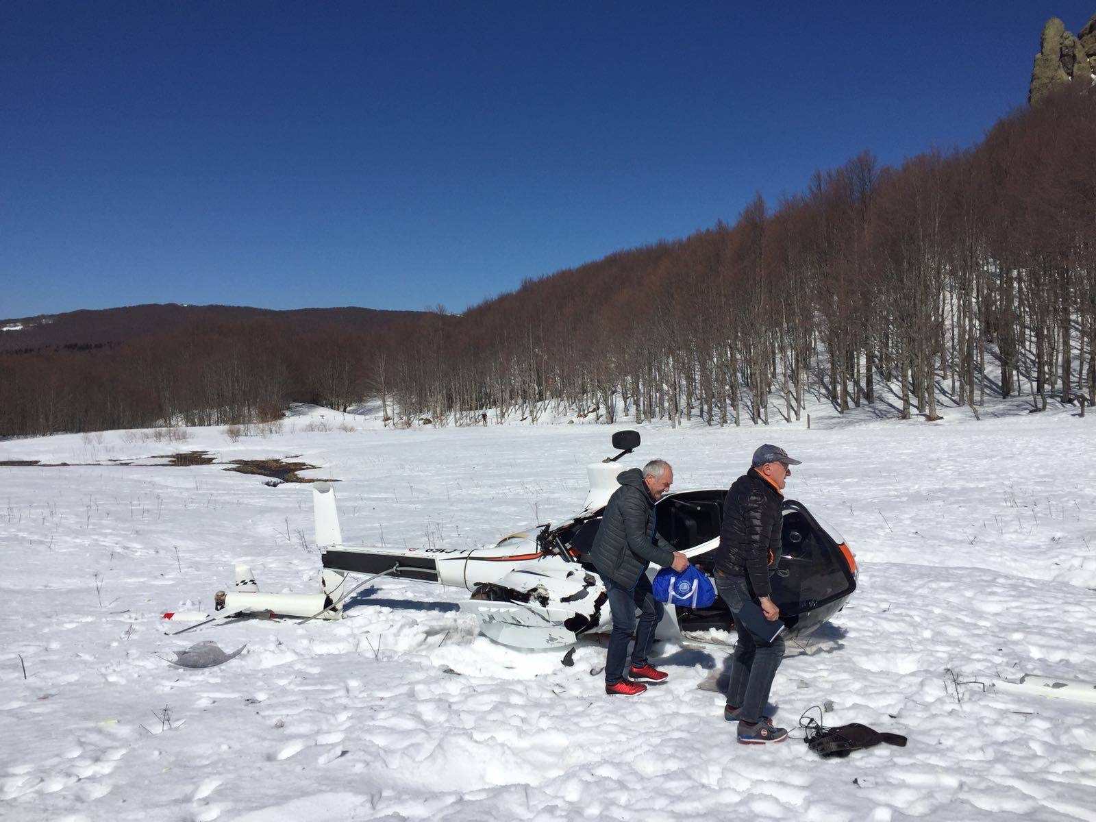 Elicottero precipita sul Prato della Cipolla a due passi dai bimbi in coda per lo skilift