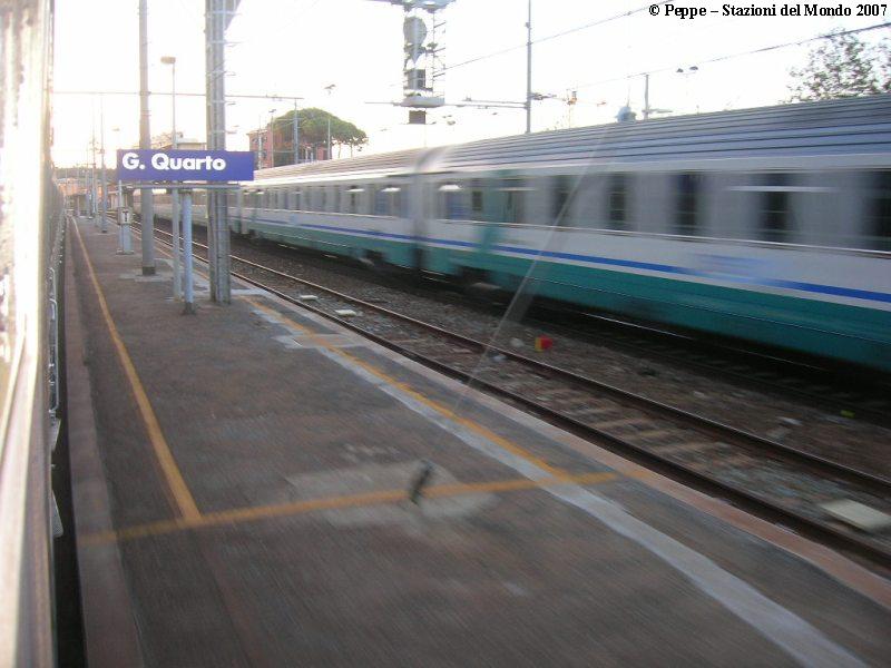 Genova Quarto, uomo travolto dal treno: ritardi di oltre un'ora