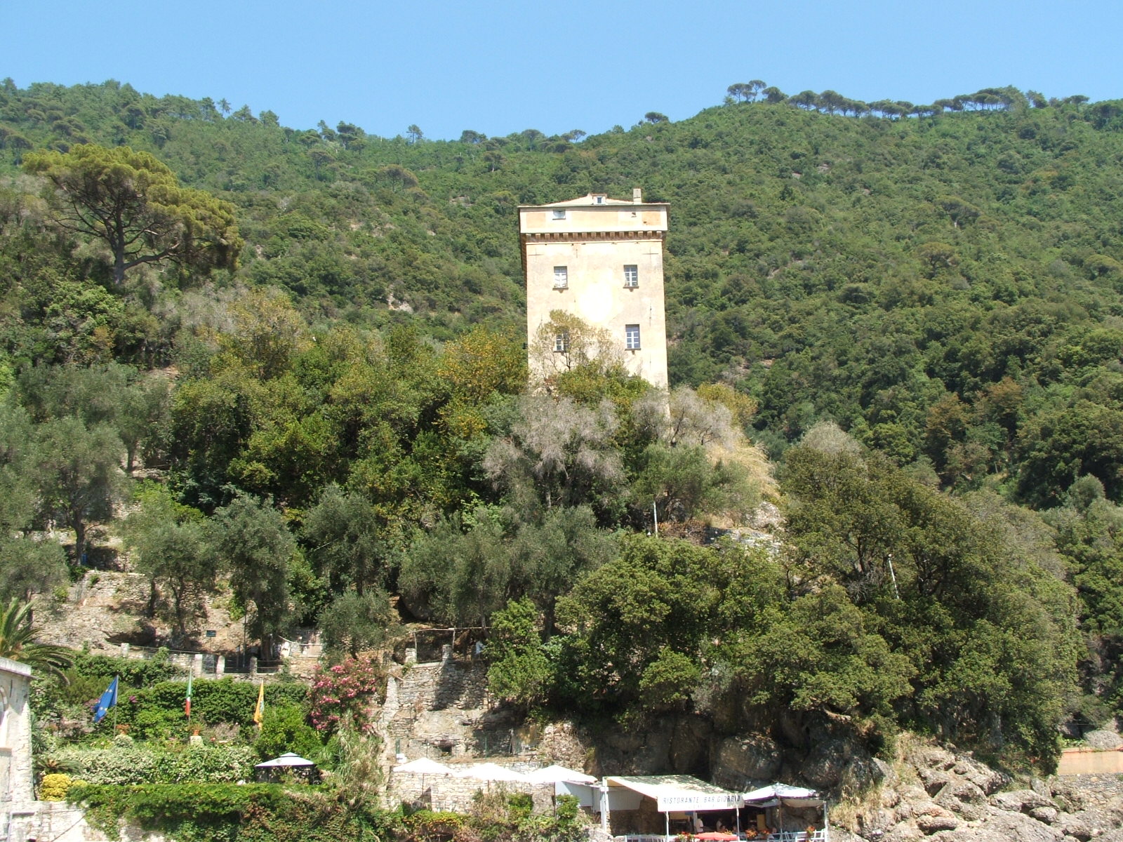 Escursionista colto da malore a San Fruttuoso di Camogli