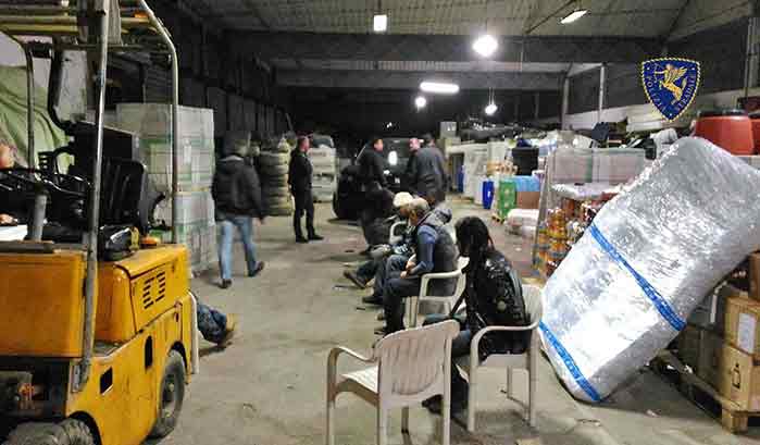 Auto rubate destinate al mercato nero africano, arrestate 8 persone 