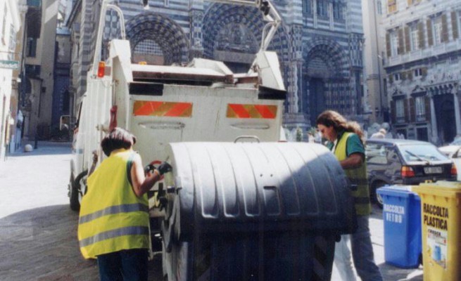 Rifiuti a Genova, indagato anche un sindacalista della Cgil