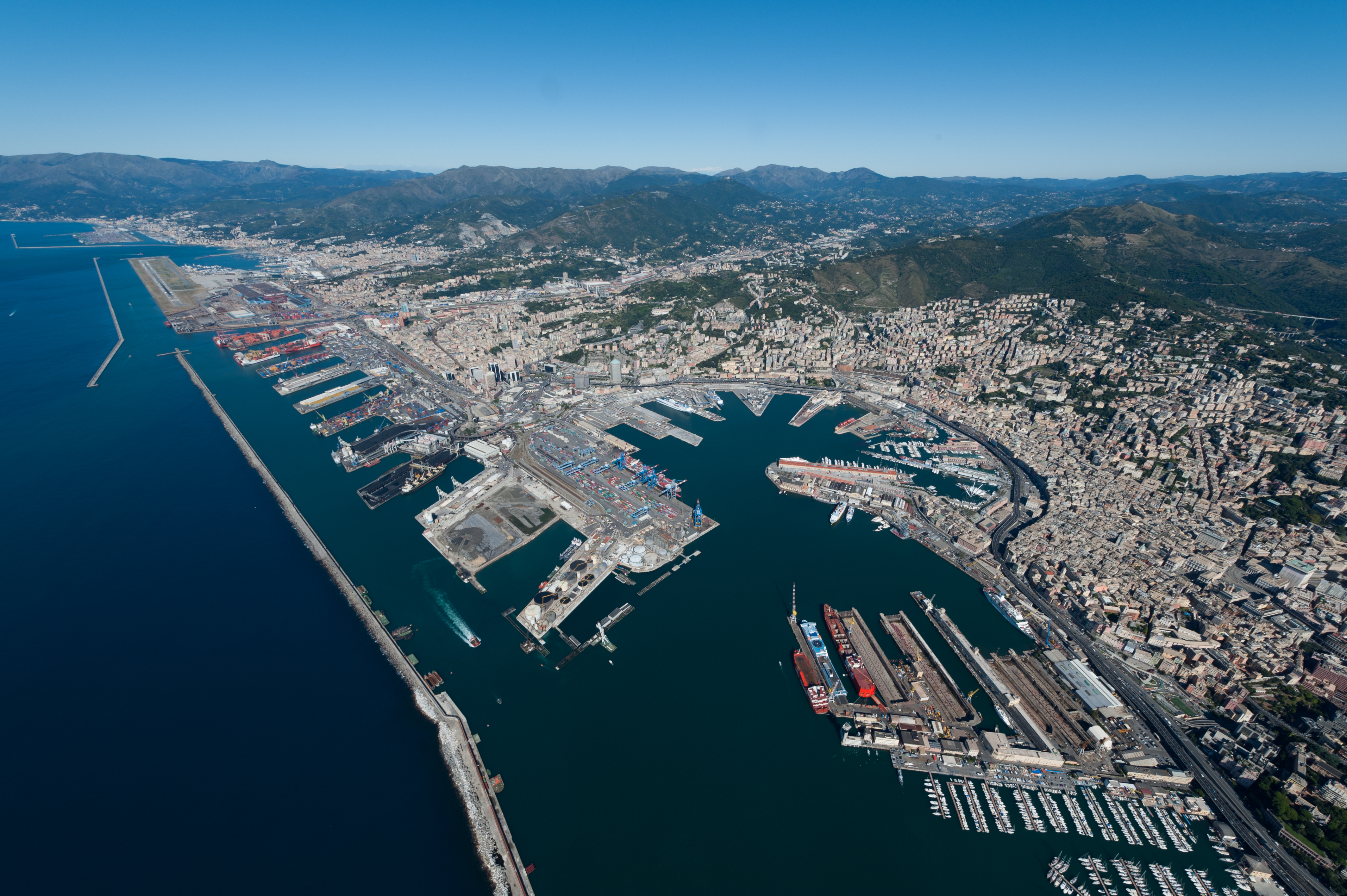 A Genova la prima nave iraniana dopo l'embargo