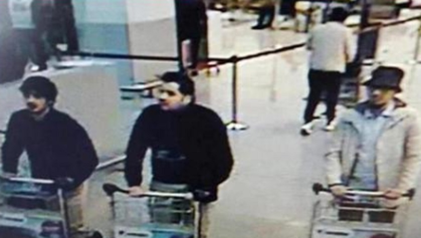 Attentati a Bruxelles, individuato l'uomo con il cappello in aeroporto 