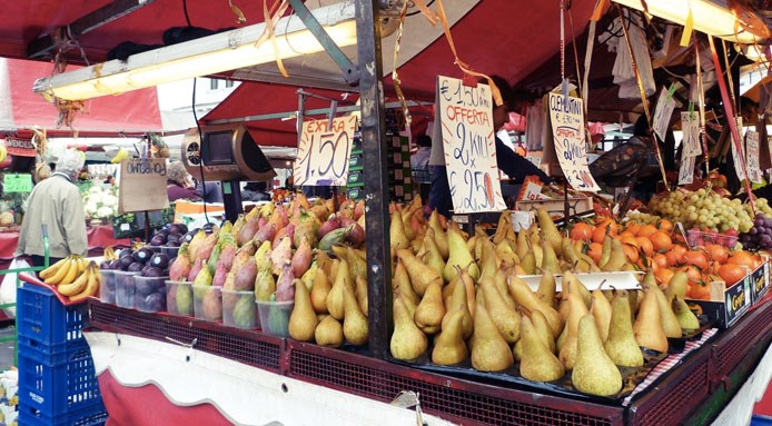 Lavoratori in nero al mercato, sanzione da 25mila euro ai commercianti